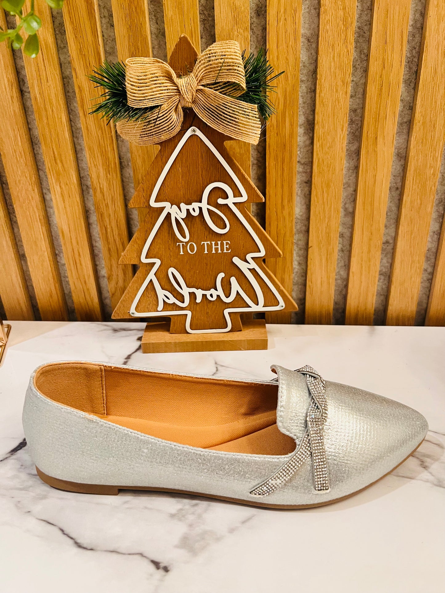 Gold sneaker with ribbon interlaced in stones