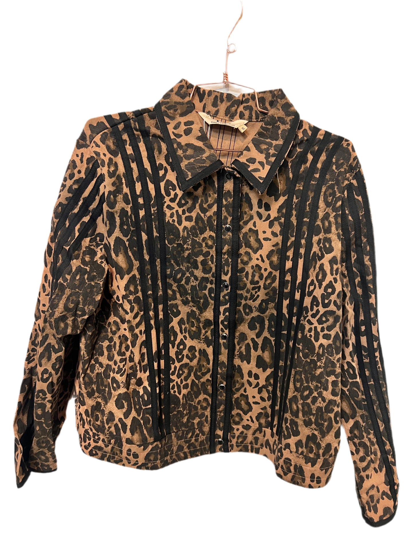 Long-sleeved animal print plus shirt