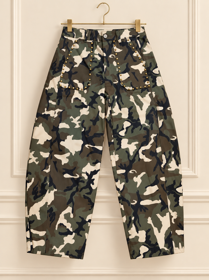 Pantalón camuflaje tachuelas