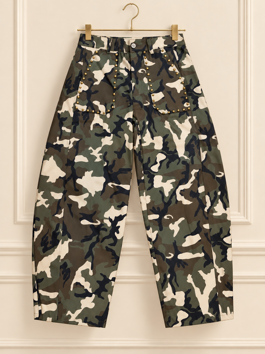 Pantalón camuflaje tachuelas