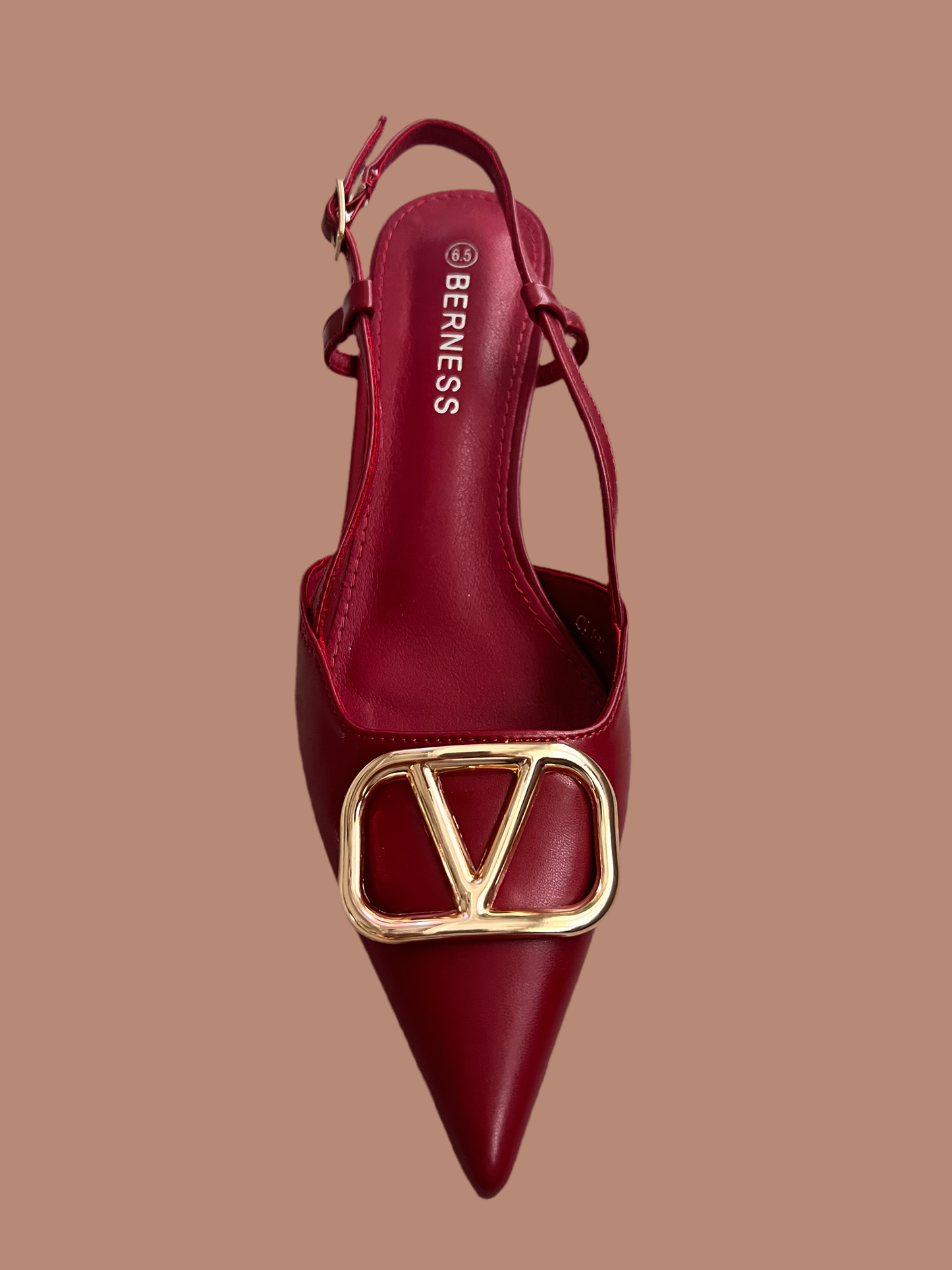 Clementine Red zapato picudo tipo Valentino con mini tacón