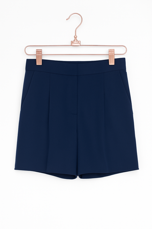 Short with pleats