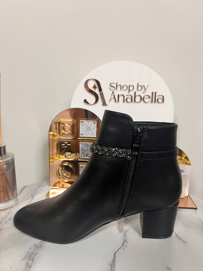 Black mid-heeled black ankle boot