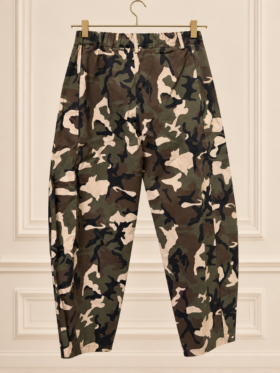 Pantalón camuflaje tachuelas