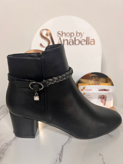 Black mid-heeled black ankle boot