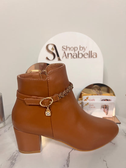Black mid-heeled black ankle boot