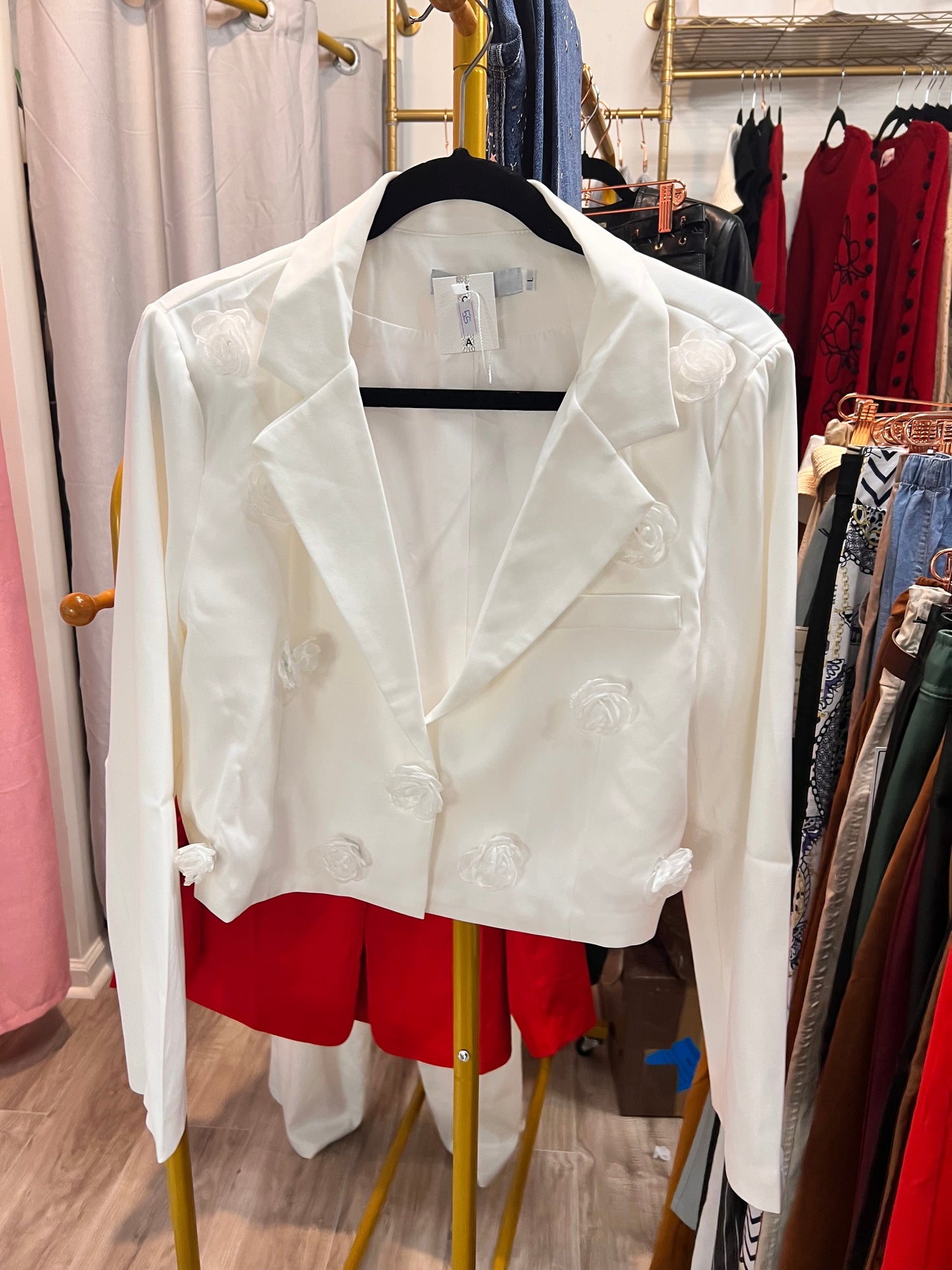 Chaqueta blanca con apliques en flor