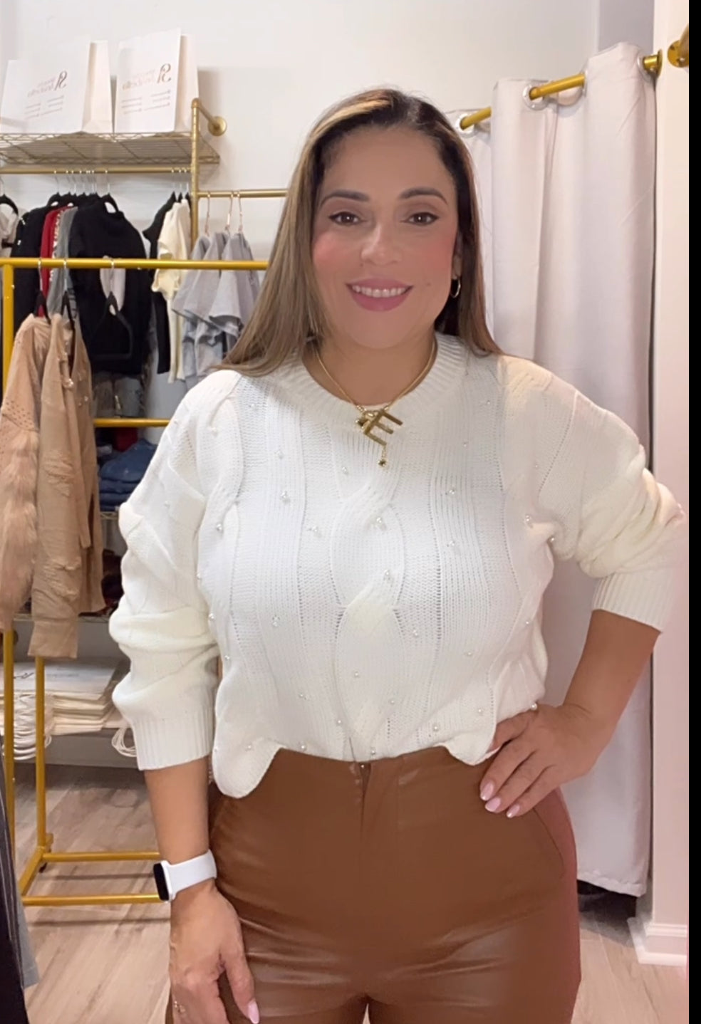 Sweater off white con perlas