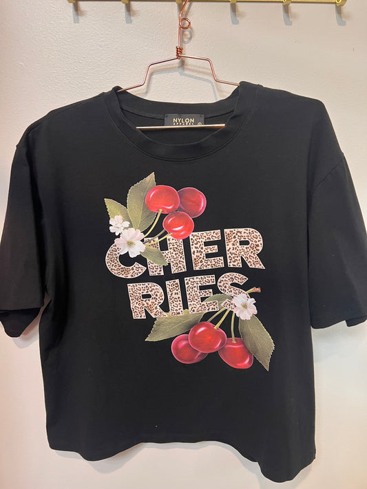 T-1622 blusa negra letra Cherries y cereza