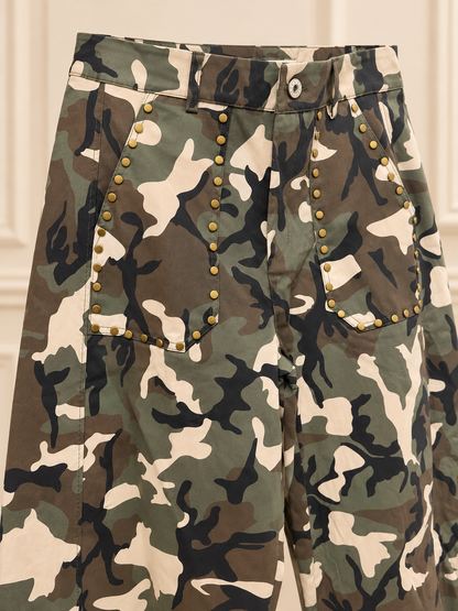 Pantalón camuflaje tachuelas