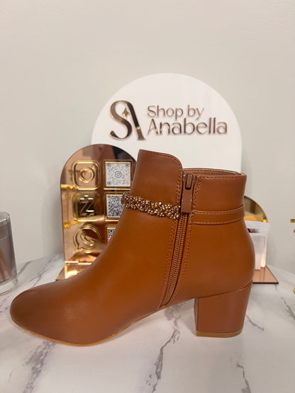 Black mid-heeled black ankle boot